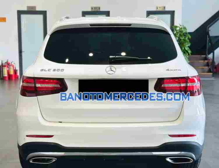 Cần bán gấp xe Mercedes Benz GLC 300 4Matic năm 2018, màu Trắng, Số tự động