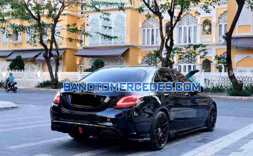 Cần bán xe Mercedes Benz C class C300 AMG màu Đen 2018