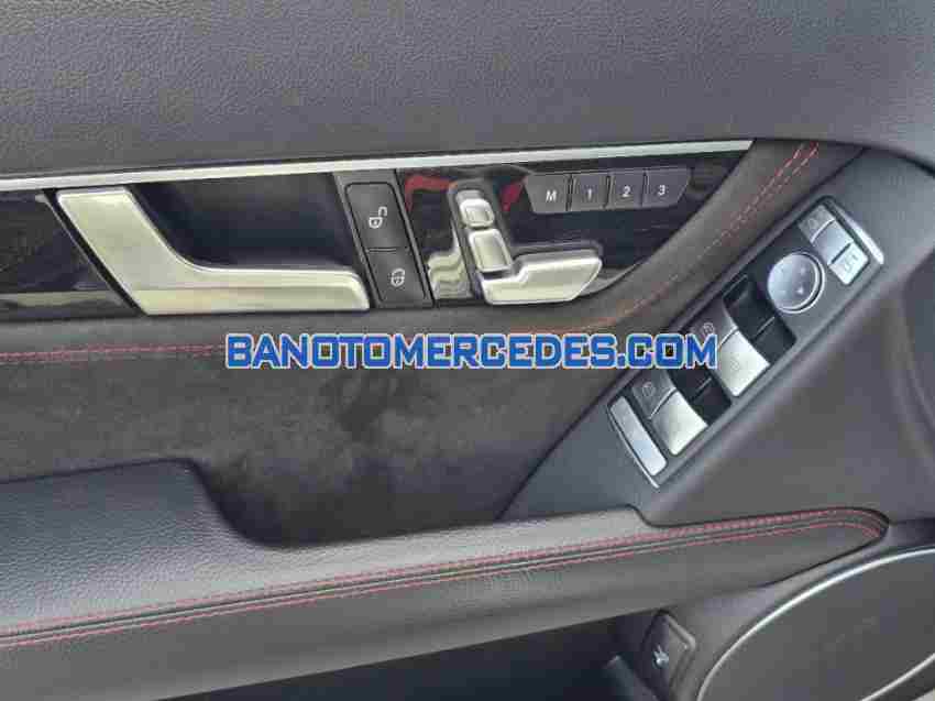 Cần bán gấp Mercedes Benz C class C300 AMG năm 2013 giá cực tốt