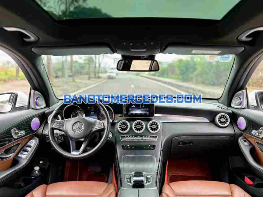 Cần bán gấp xe Mercedes Benz GLC 300 4Matic năm 2018, màu Trắng, Số tự động