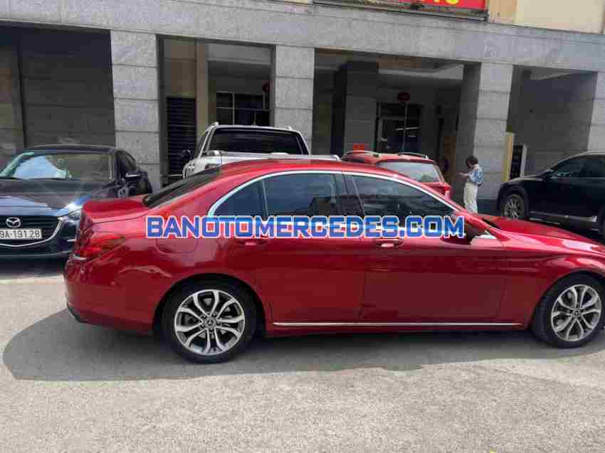 Cần bán xe Mercedes Benz C class C200 màu Đỏ 2017