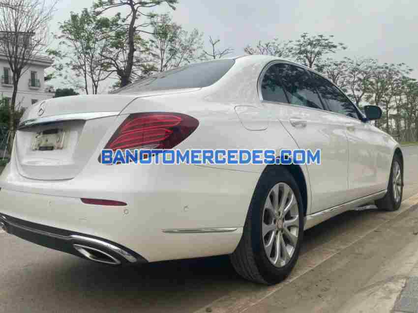 Cần bán xe Mercedes Benz E class E200 màu Trắng 2016