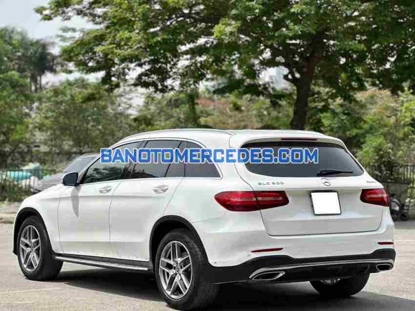 Cần bán xe Mercedes Benz GLC 300 4Matic năm 2018 màu Trắng cực đẹp