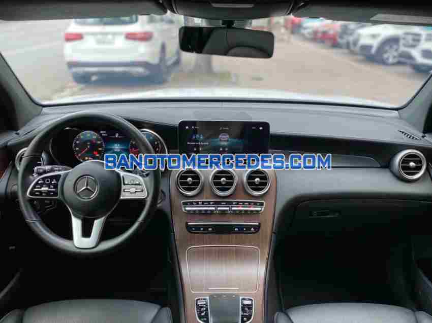 Cần bán gấp Mercedes Benz GLC 200 4Matic đời 2022, màu Trắng