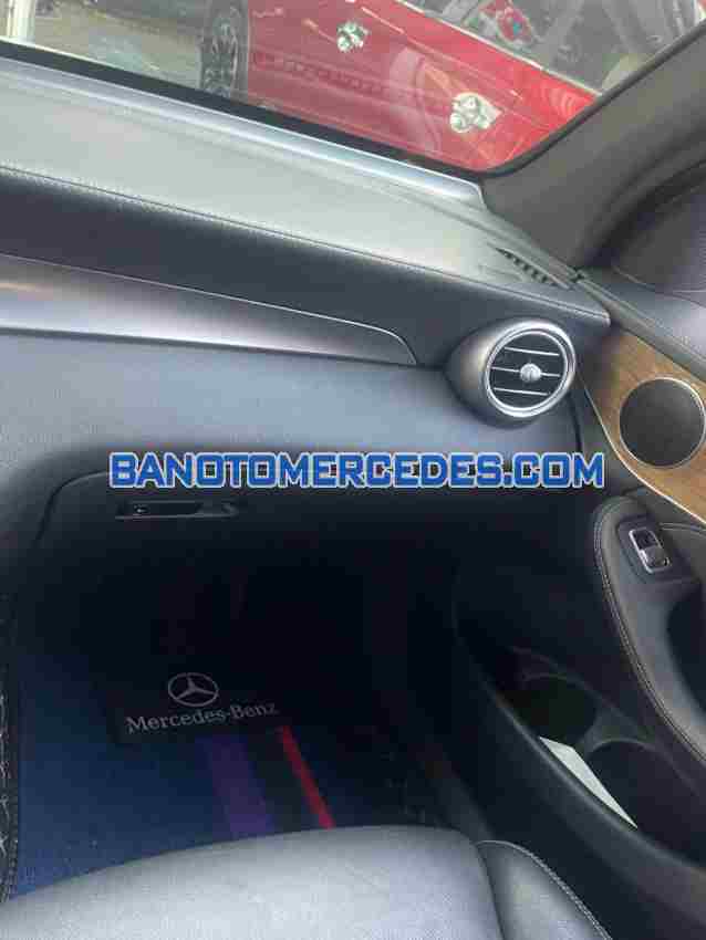 Cần bán Mercedes Benz GLC 250 4Matic đời 2017