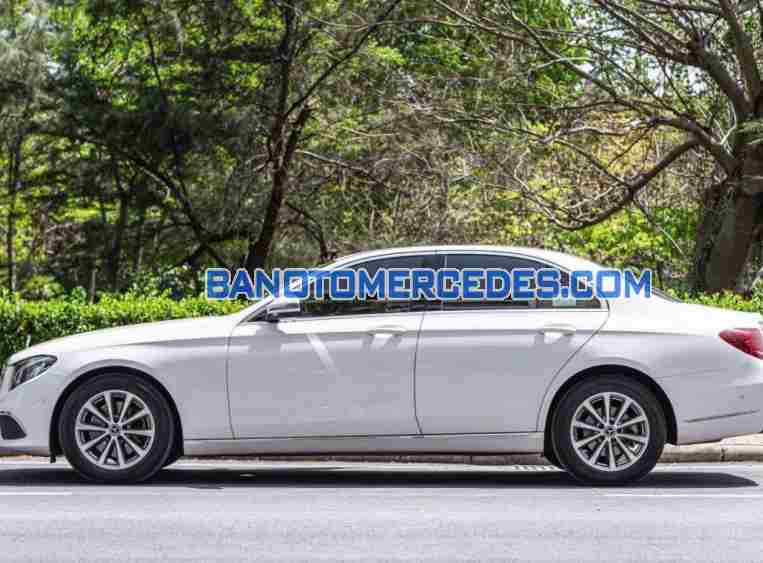 Cần bán gấp Mercedes Benz E class E200 đời 2019, màu Trắng