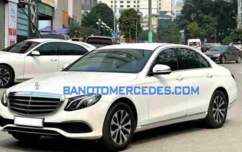 Cần bán xe Mercedes Benz E class E200 màu Trắng 2016