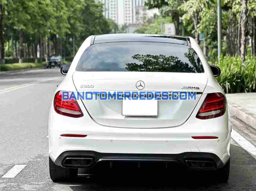 Cần bán gấp Mercedes Benz E class E300 AMG đời 2016, màu Trắng