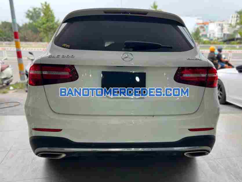 Cần bán gấp Mercedes Benz GLC 300 4Matic đời 2019, màu Trắng