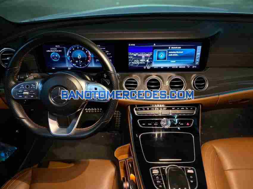 Cần bán gấp xe Mercedes Benz E class E300 AMG năm 2020, màu Trắng, Số tự động