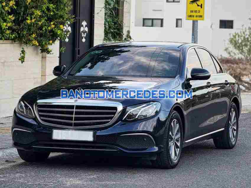 Cần bán gấp Mercedes Benz E class E200 đời 2018, màu Đen
