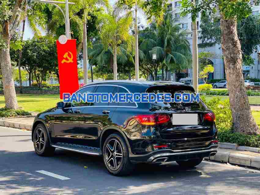 Cần bán gấp xe Mercedes Benz GLC 300 4Matic năm 2021, màu Đen, Số tự động