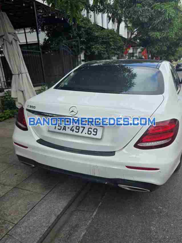 Cần bán gấp xe Mercedes Benz E class E300 AMG năm 2019, màu Trắng, Số tự động