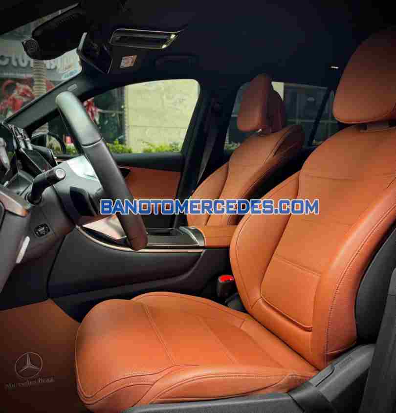 Cần bán gấp Mercedes Benz GLC 200 4Matic đời 2023, màu Đen