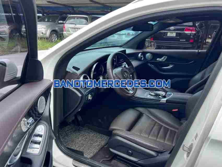 Bán Mercedes Benz GLC 300 4Matic, màu Trắng, Máy xăng, 2016