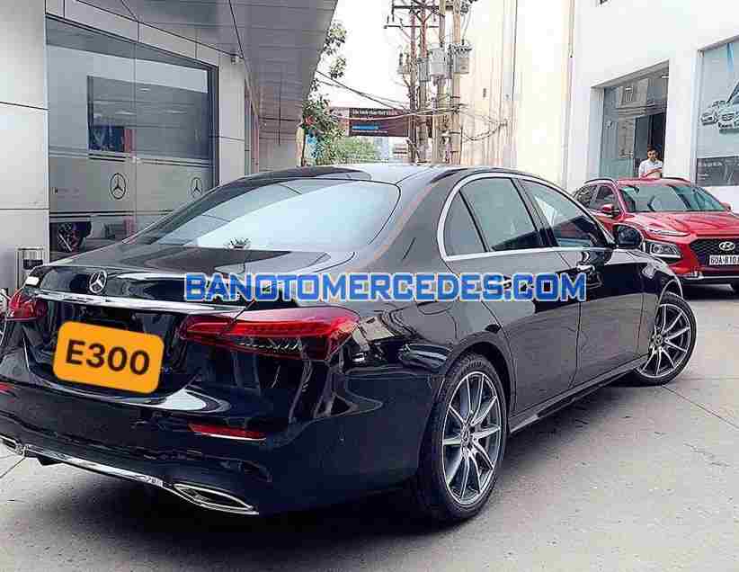 Cần bán gấp xe Mercedes Benz E class E300 AMG năm 2021, màu Đen, Số tự động
