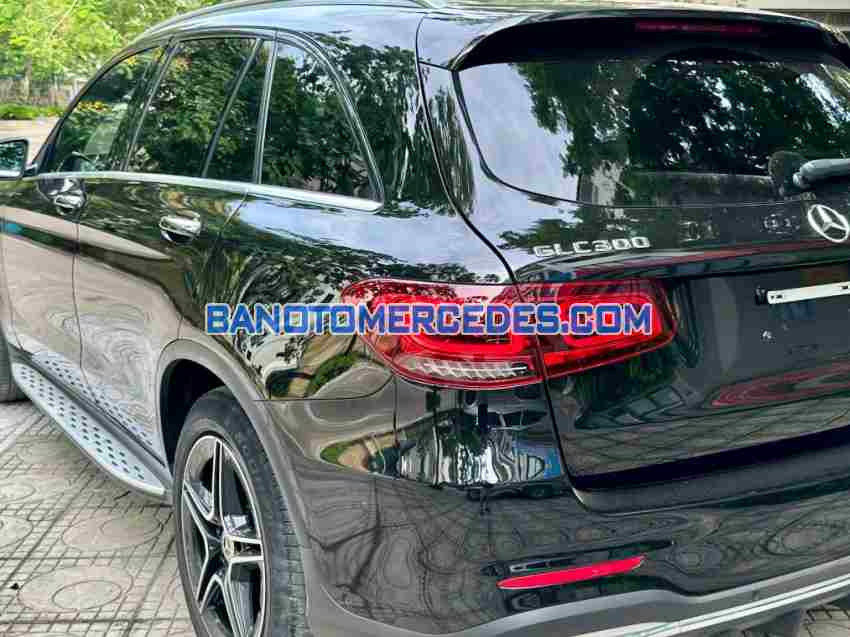 Cần bán xe Mercedes Benz GLC 300 4Matic năm 2020 màu Đen cực đẹp