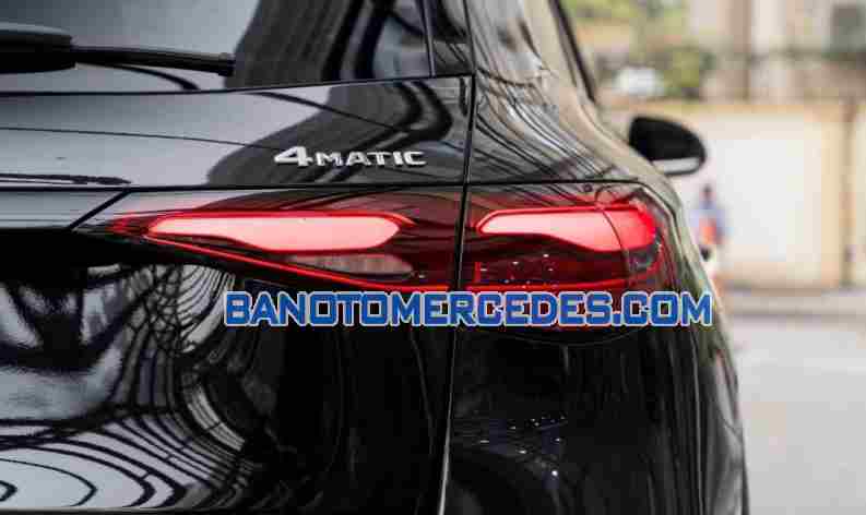 Cần bán gấp Mercedes Benz GLC 200 4Matic năm 2023 giá cực tốt
