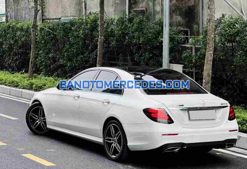 Bán Mercedes Benz E class E300 AMG 2019 - Trắng