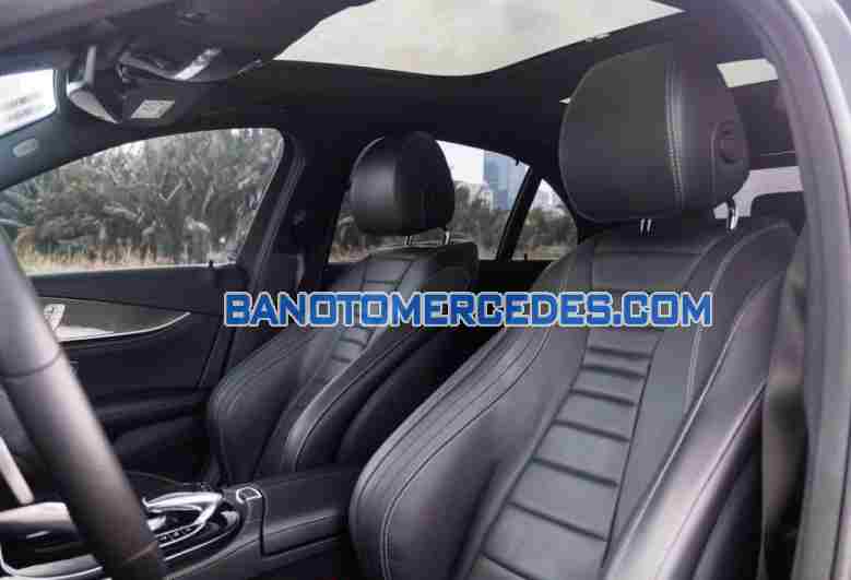 Cần bán gấp xe Mercedes Benz E class E300 AMG năm 2019, màu Đen, Số tự động