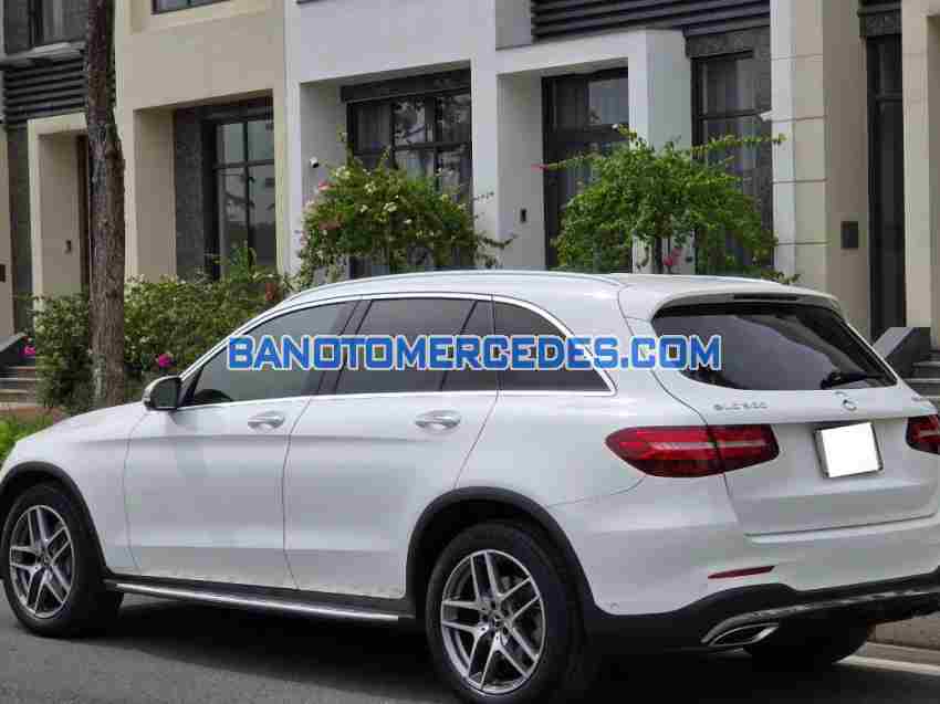 Cần bán gấp xe Mercedes Benz GLC 300 4Matic năm 2018, màu Trắng, Số tự động