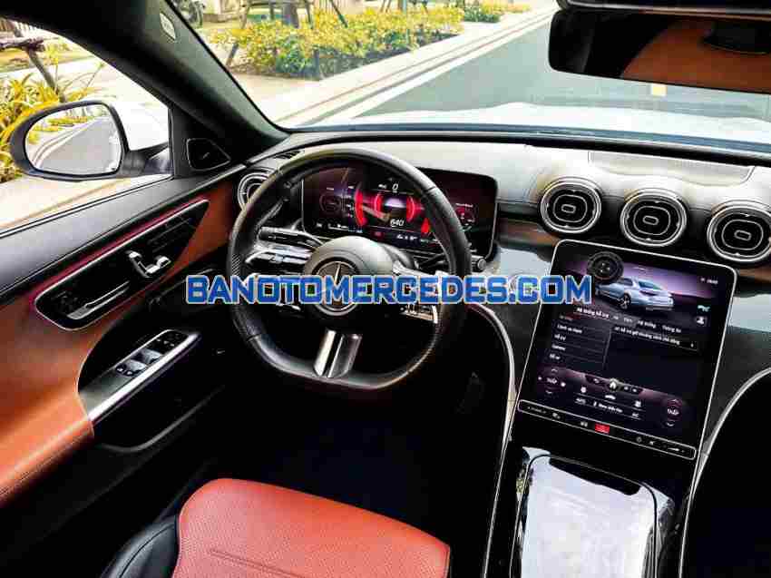Cần bán gấp xe Mercedes Benz C class C300 AMG năm 2022, màu Trắng, Số tự động