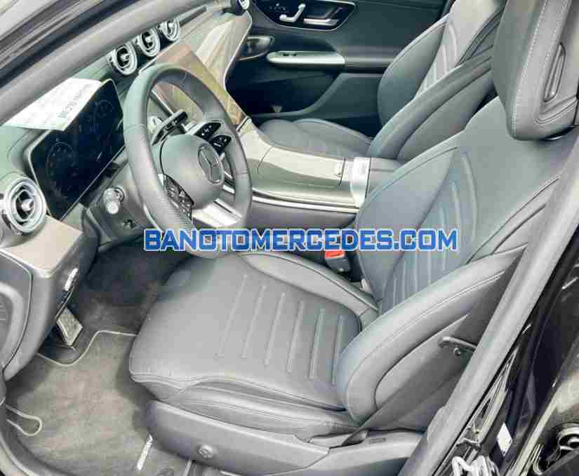 Cần bán gấp Mercedes Benz GLC 300 4Matic đời 2023, màu Đen