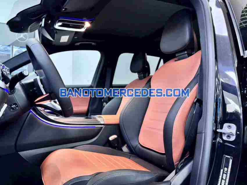 Cần bán gấp Mercedes Benz GLC 300 4Matic đời 2023, màu Xám