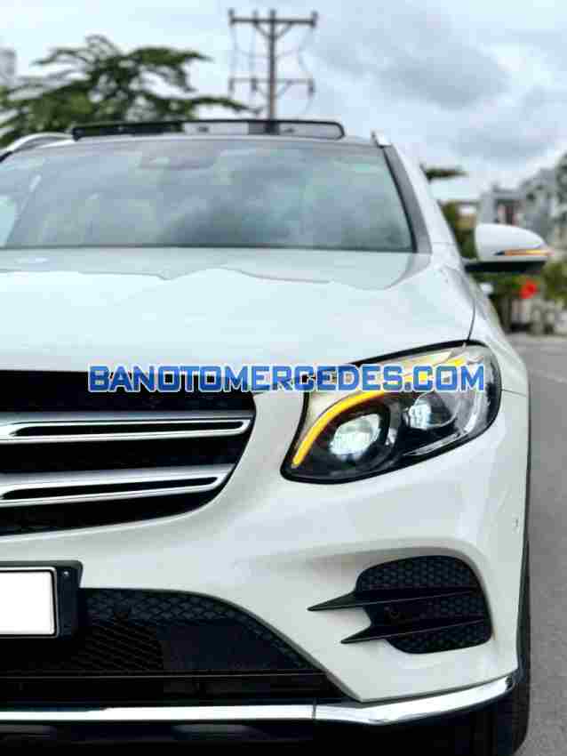 Cần bán gấp Mercedes Benz GLC 300 4Matic năm 2019 giá cực tốt