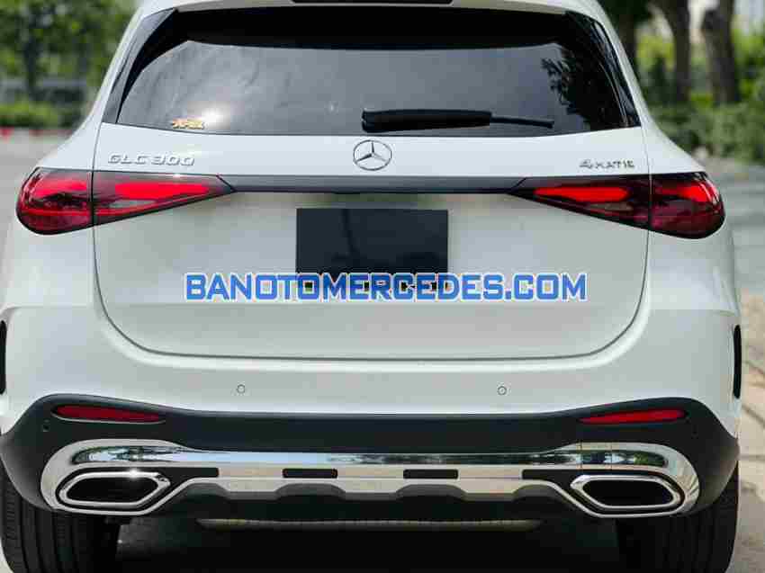 Cần bán gấp xe Mercedes Benz GLC 300 4Matic 2023 màu Trắng