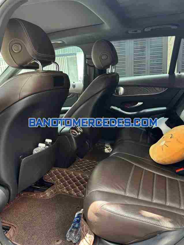 Cần bán gấp Mercedes Benz GLC 300 4Matic đời 2018, màu Trắng