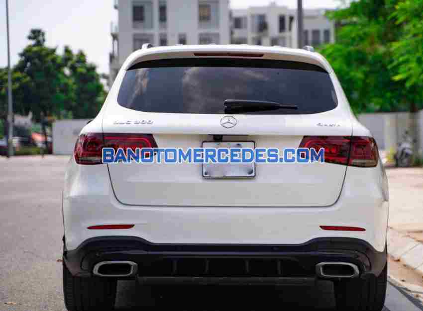 Cần bán xe Mercedes Benz GLC 300 4Matic màu Trắng 2020
