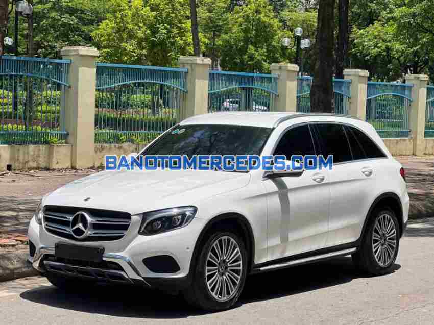 Cần bán gấp xe Mercedes Benz GLC 250 4Matic 2018 màu Trắng
