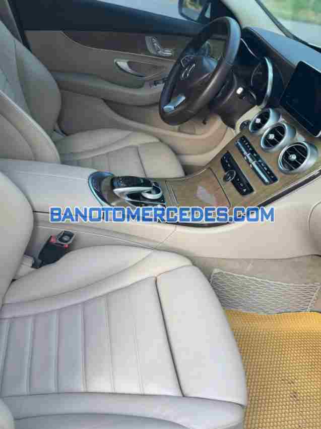 Cần bán xe Mercedes Benz GLC 250 4Matic đời 2017