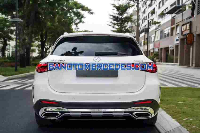 Cần bán xe Mercedes Benz GLC 300 4Matic màu Trắng 2023