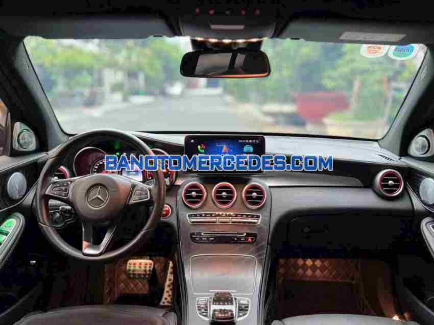 Cần bán xe Mercedes Benz GLC 300 4Matic năm 2018 màu Đen cực đẹp