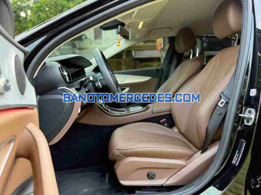 Cần bán xe Mercedes Benz E class E180 màu Đen 2022