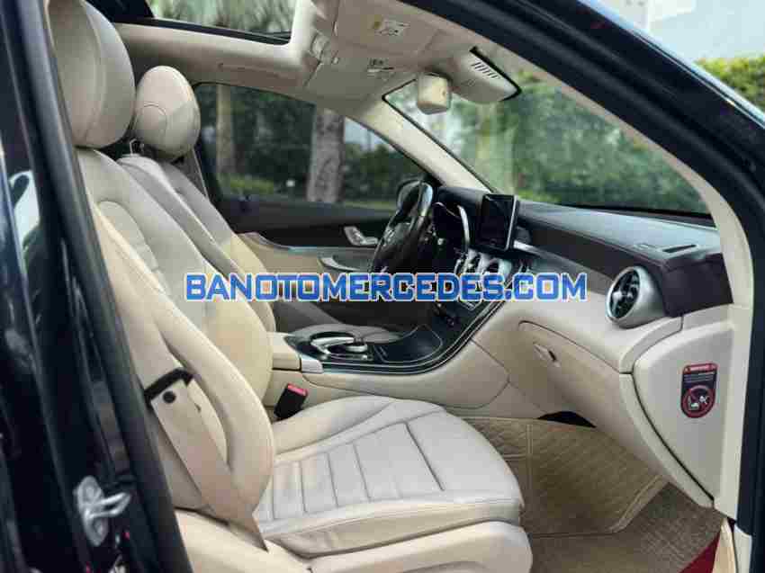 Cần bán nhanh Mercedes Benz GLC 300 4Matic 2017 cực đẹp