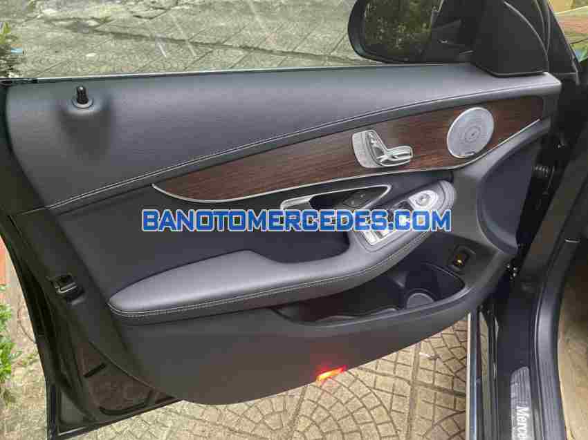 Bán Mercedes Benz C class C200 Exclusive, màu Đen, Máy xăng, 2020
