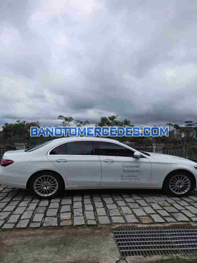 Cần bán gấp xe Mercedes Benz E class E200 Exclusive năm 2023, màu Trắng, Số tự động