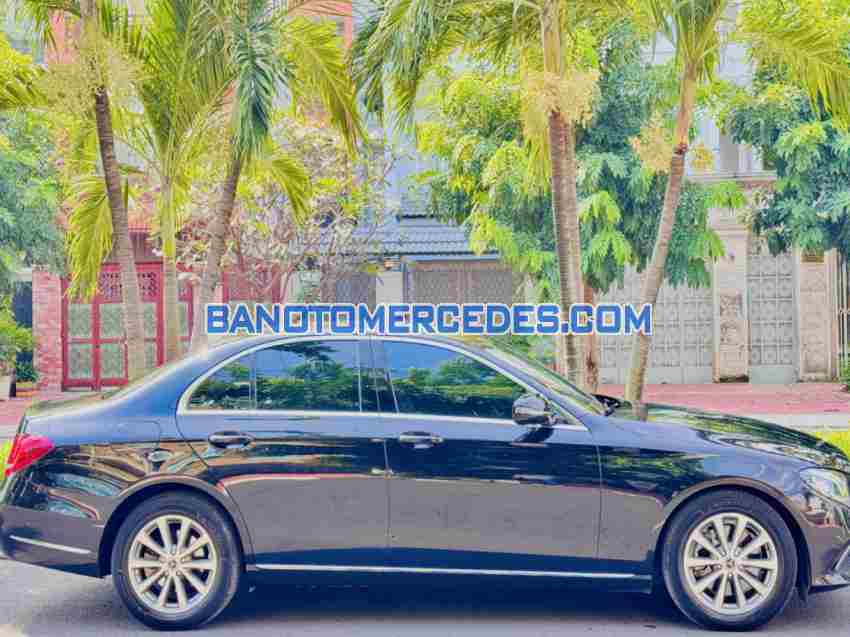 Cần bán gấp xe Mercedes Benz E class E200 năm 2019, màu Đen, Số tự động
