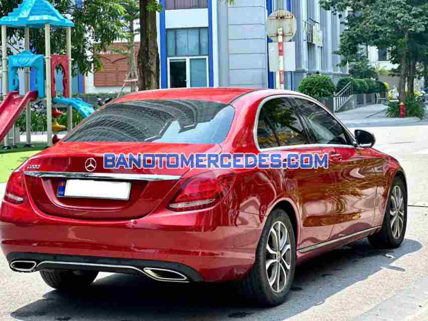 Cần bán gấp xe Mercedes Benz C class C200 năm 2017, màu Đỏ, Số tự động