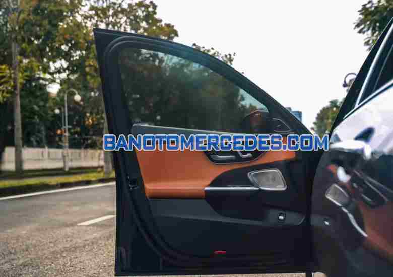 Cần bán gấp xe Mercedes Benz C class C200 Avantgarde Plus 2022 màu Xanh