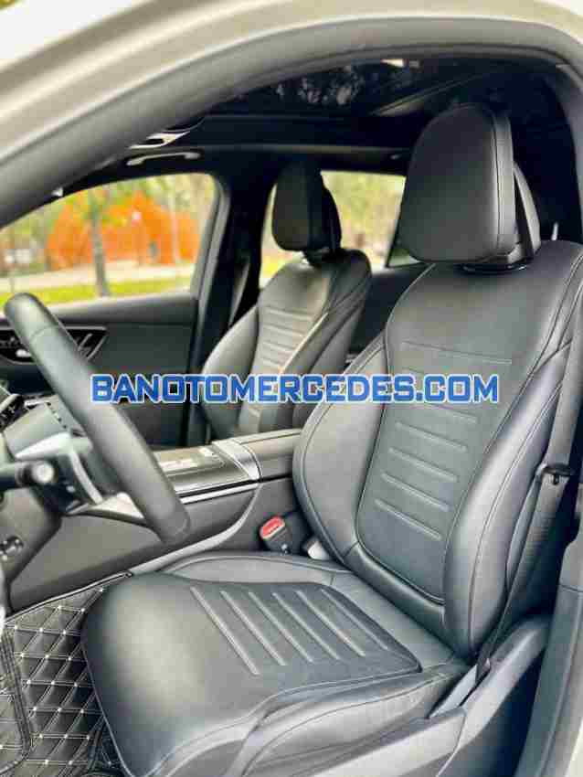 Cần bán gấp xe Mercedes Benz GLC 300 4Matic năm 2023, màu Trắng, Số tự động