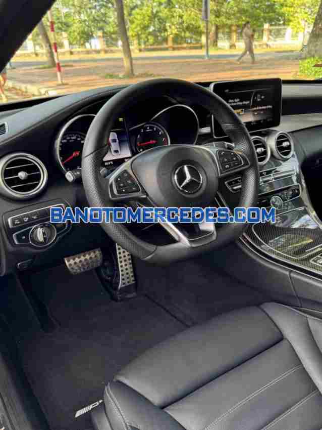 Cần bán gấp Mercedes Benz C class C300 AMG đời 2018, màu Trắng