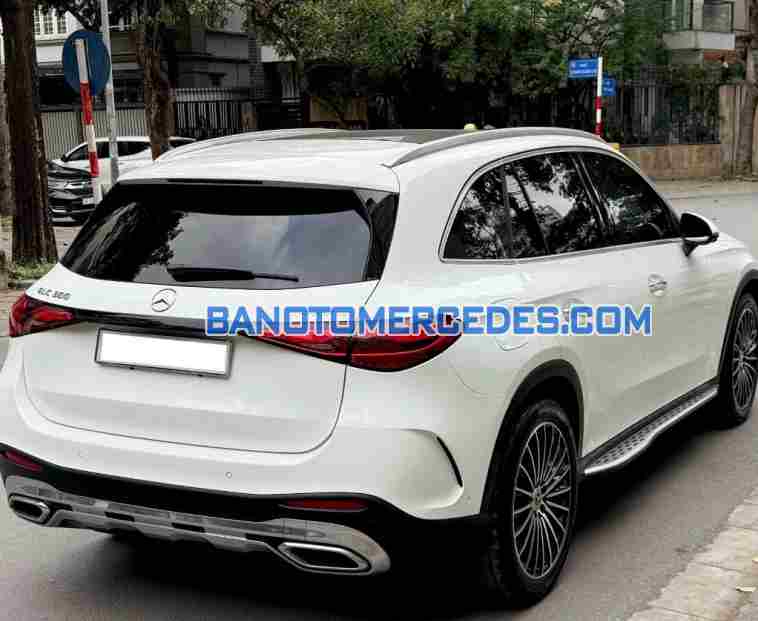 Cần bán xe Mercedes Benz GLC 300 4Matic màu Trắng 2023