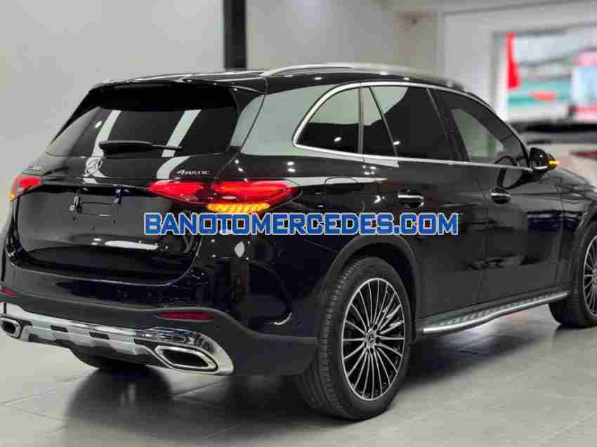 Cần bán xe Mercedes Benz GLC 300 4Matic màu Đen 2023