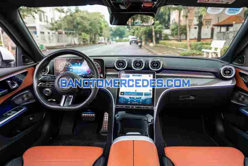 Cần bán xe Mercedes Benz C class C300 AMG màu Trắng 2022