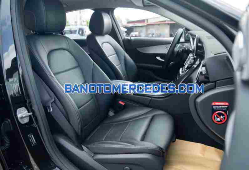 Cần bán gấp Mercedes Benz C class C180 AMG đời 2021, màu Đen