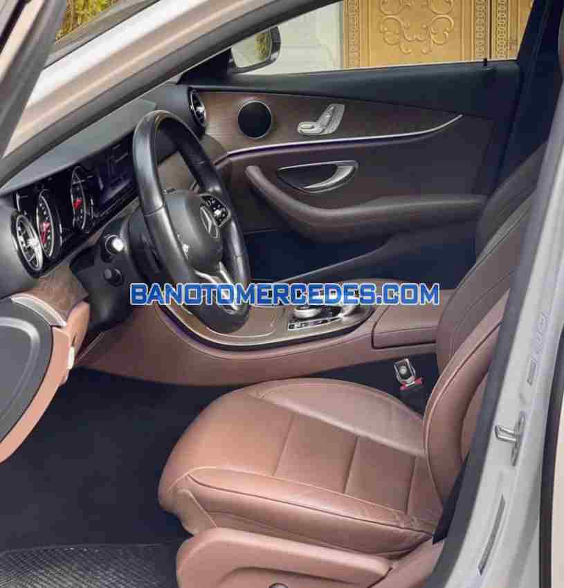 Cần bán gấp xe Mercedes Benz E class E200 2019 màu Trắng
